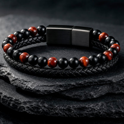 Schwarzes Herren Lederarmband mit roten Tigerauge Perlen und geflochtenem Design.