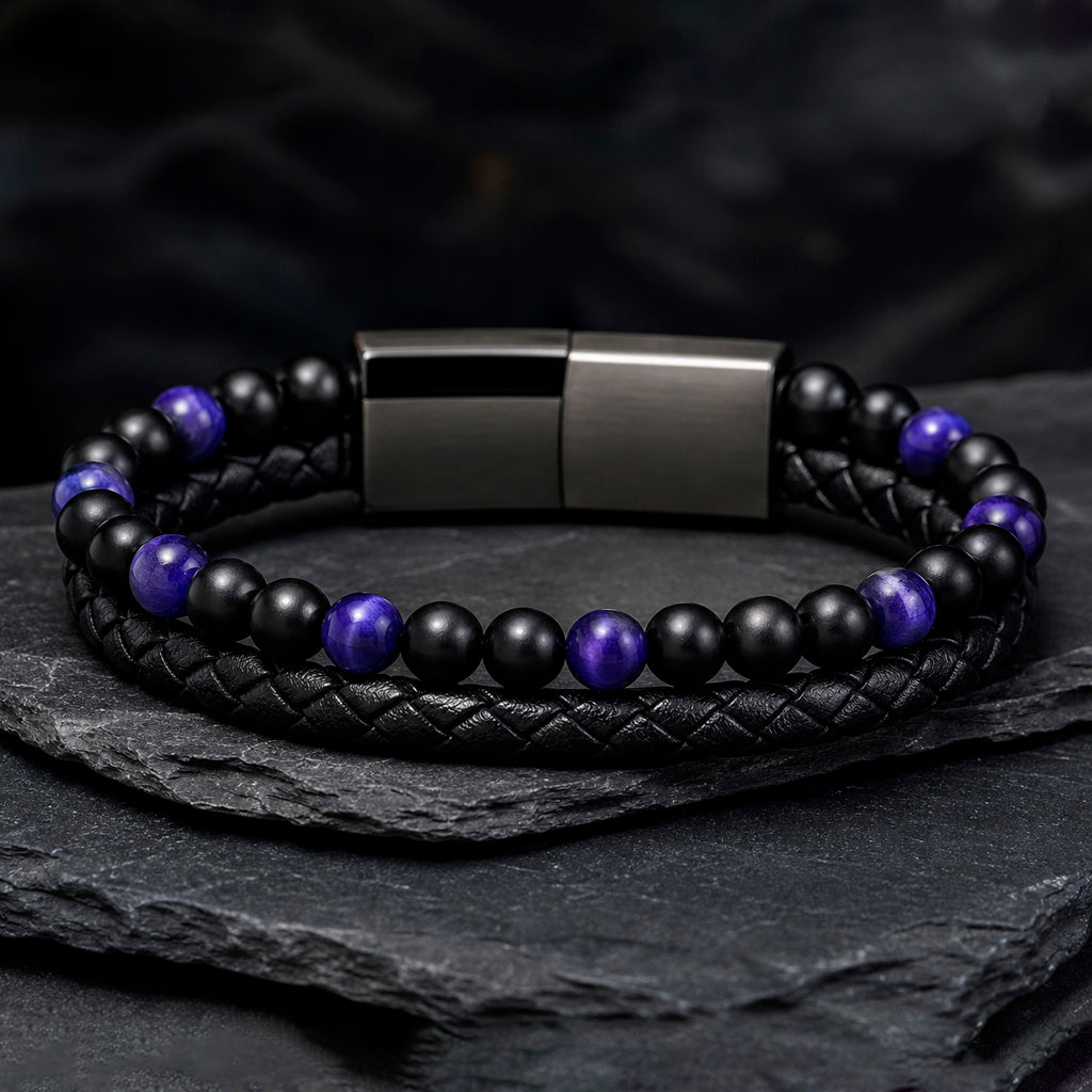 Schwarzes Herren Lederarmband mit Naturstein Perlen in schwarz und blau und geflochtenem Design.
