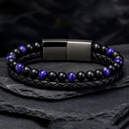 Schwarzes Herren Lederarmband mit Naturstein Perlen in schwarz und blau und geflochtenem Design.