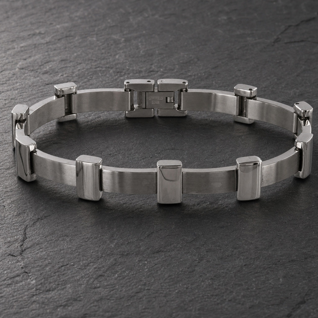 Edelstahl Armband  10 mm für Männer auf Schieferplatte