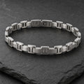 Edelstahl Armband  7 mm für Männer auf Schieferplatte