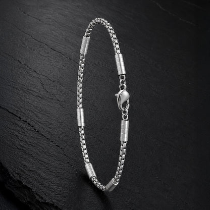 Venezianer Herren Armband aus silberfarbenem Edelstahl mit modernen Edelstahldetails.