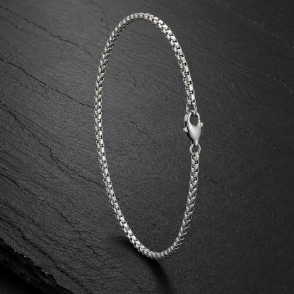 Feines Venezianer Herren Armband aus silberfarbenem Edelstahl mit Karabinerverschluss.