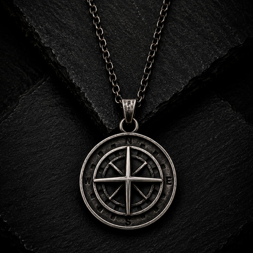 Frank 1967 Compass Noir Halskette in Edelstahl mit Kompass-Anhänger