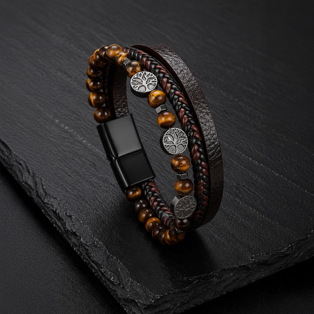 Braunes Herren Lederarmband mit Tigerauge Perlen und Lebensbaum Anhängern.