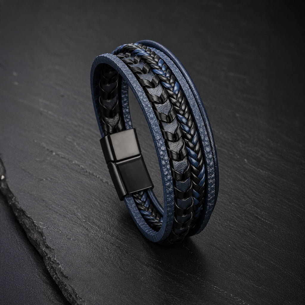 Mehrsträngiges Herren Lederarmband in Schwarz und Dunkelblau mit Magnetverschluss.