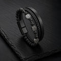 Schwarzes Herren Lederarmband mit Lavasteinperlen und Lebensbaum Anhängern.