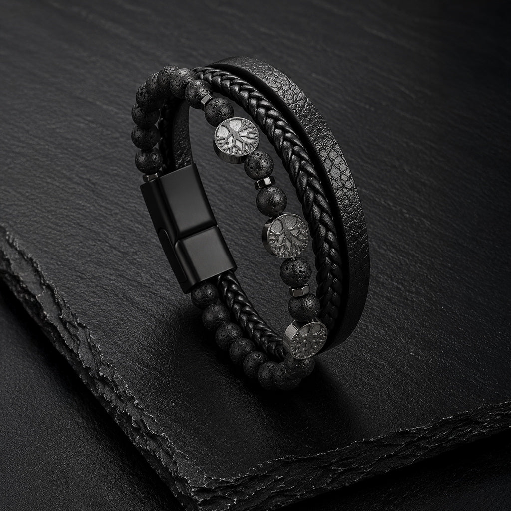 Schwarzes Herren Lederarmband mit Lavasteinperlen und Lebensbaum Anhängern.
