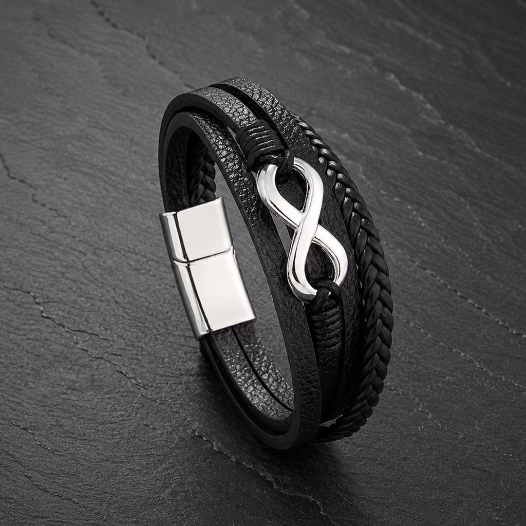 Mehrsträngiges schwarzes Herren Lederarmband mit Infinity Symbol und Magnetverschluss.