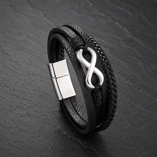 Mehrsträngiges schwarzes Herren Lederarmband mit Infinity Symbol und Magnetverschluss.