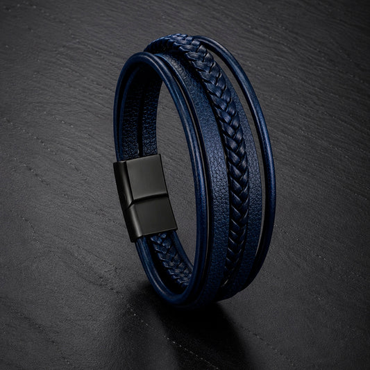 Lederarmband für Männer mit 5 Strängen geflochten und glatt in blau auf einer Schieferplatte