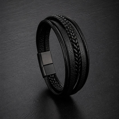 Lederarmband für Männer mit 5 Strängen geflochten und glatt in schwarz auf einer Schieferplatte