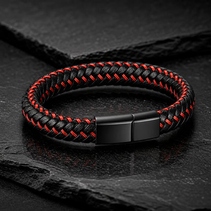 Schwarzes Herren Armband aus geflochtenem Leder mit rotem Kontrastfaden und Magnetverschluss